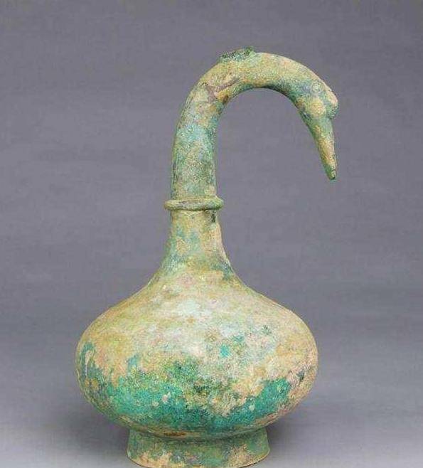 原创河南出土两千年前青铜壶壶内有3000ml不明液体你觉得是什么