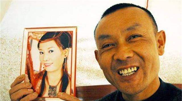 原创痴情民工吴加芳骑摩托车带亡妻回家为何不到半年就再娶