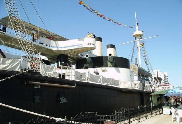 定远舰305主炮口径虽大但北洋水师中有比它威力更大的火炮