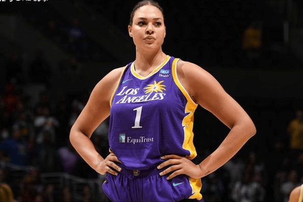 坎贝奇是澳大利亚的顶尖篮球运动员,她在wnba等国际篮球联赛中有着