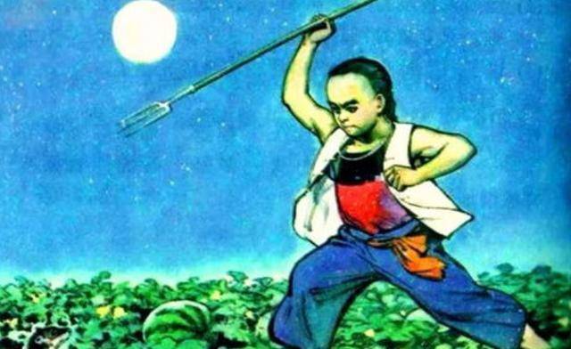 可时隔20年后的闰土,却在贫瘠生活的拖累下,成为麻木沉默的中年人