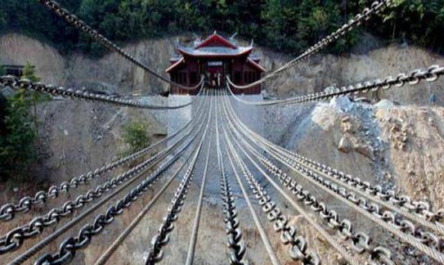 原创飞夺泸定桥时敌人为何只拆木板而不炸桥川军老兵说出了实情