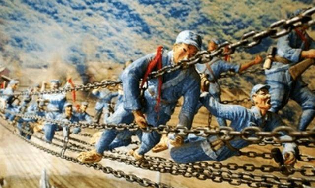 原创1935年红四军飞夺泸定桥敌军为何只拆木板却不彻底炸桥