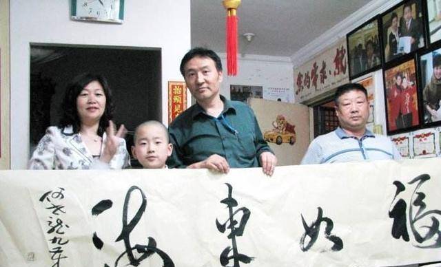 原创书法神童何世龙11岁四字卖出11万如今直播为何被骂骗子