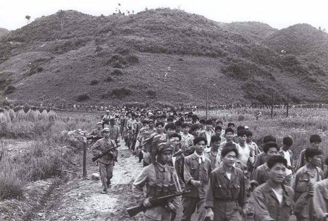 而李奇微在战后也回忆,韩国士兵的败退是他在所有经历的战争中看过最