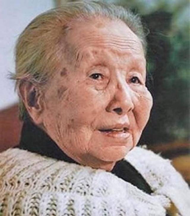 被林徽因,张爱玲讽刺,鲁迅也瞧不起她,为何民国文人不喜欢冰心_谢婉莹