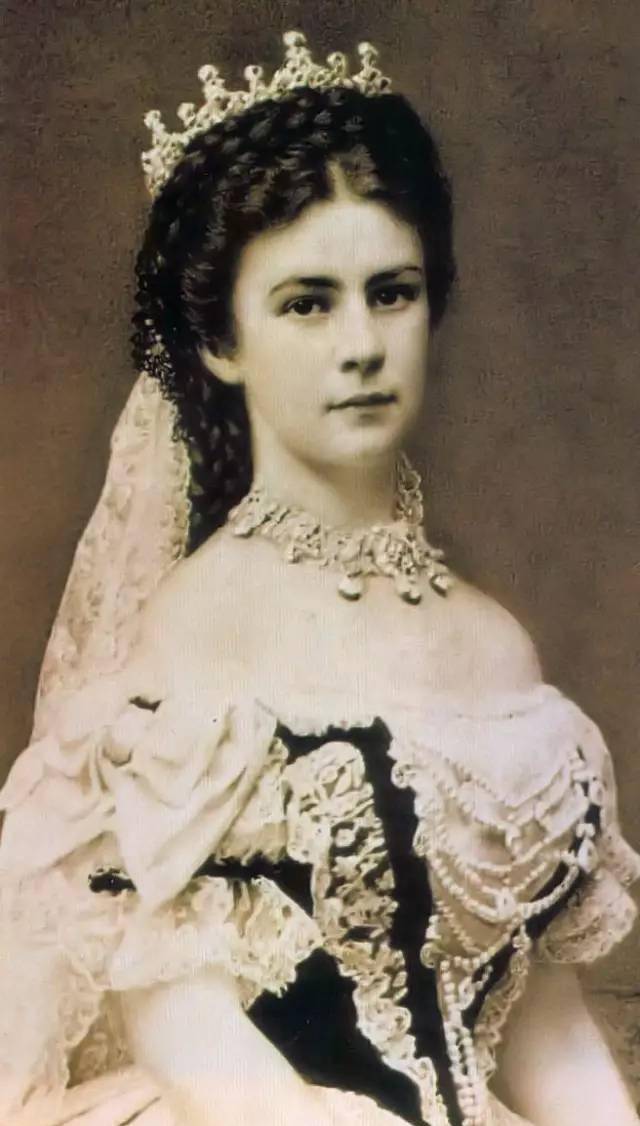 原创茜茜公主美好的意外嫁入皇室为了精致的美从未懈怠