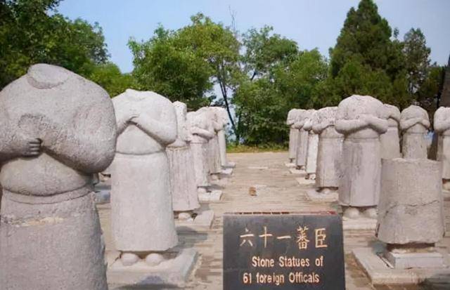 武则天墓前有61个无头石人千百年来难以解释结果被两位农民解开
