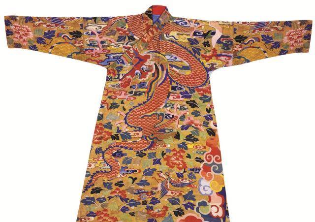 满族人的服饰和装扮有什么特点?_清朝_文化_习俗