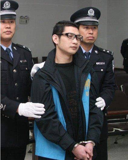 过此人,所以江西警方更加不知道此时抓获的正是国家公安部a级通缉犯