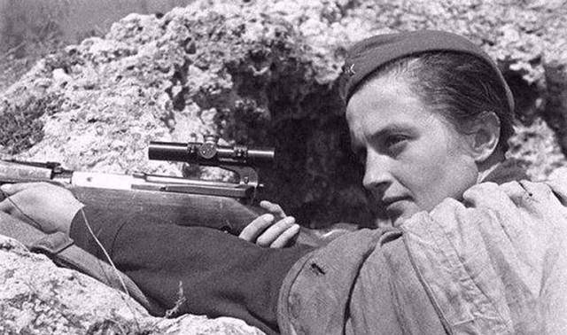 她是苏联女神枪手参军一年毙敌309人巾帼不让须眉