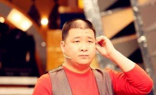 在东北地区,孙小宝曾经也是红极一时的二人转演员.