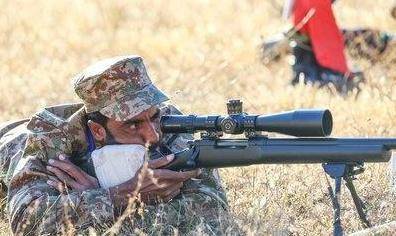 的家人给安顿好,汉森把自己已经封箱的惠特沃斯m1857型步枪拿了出来