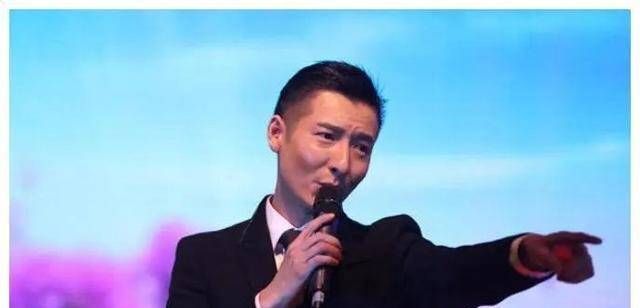 原创山寨版刘德华靠模仿签约央视排场大过正牌出场费吓人