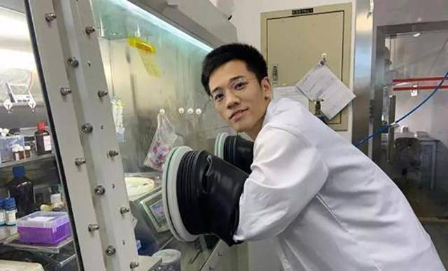 原创25岁上海交大博士拥娇妻萌娃拿国家大奖带娃写论文都不耽搁