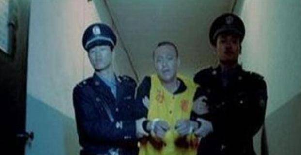 原创15岁池越忠为救余斌牺牲20年后余斌被判死刑请求瞻仰少女雕像