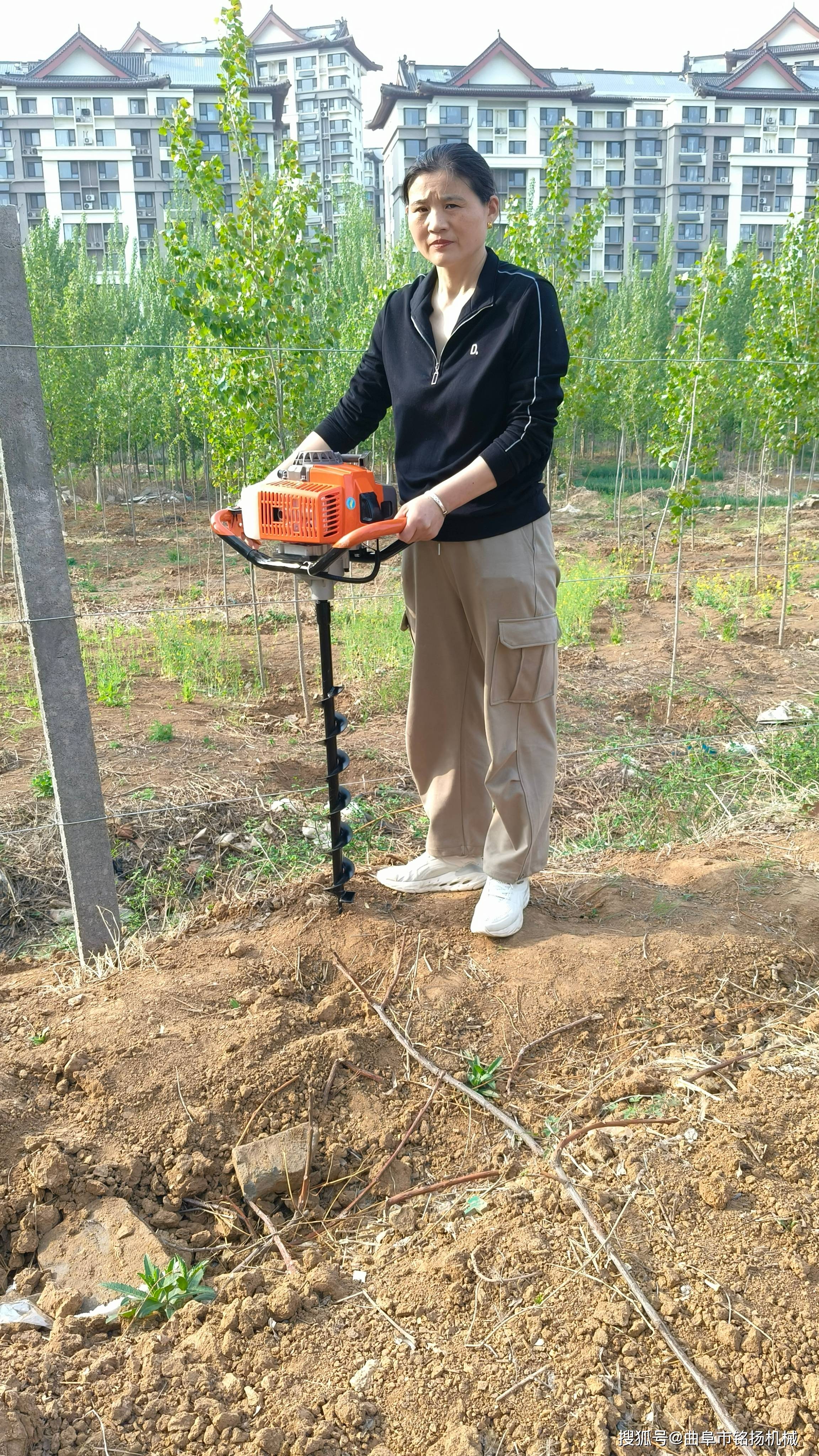 农用施肥种栽树汽油挖坑机 植树手提式打洞机 三脚架打眼机