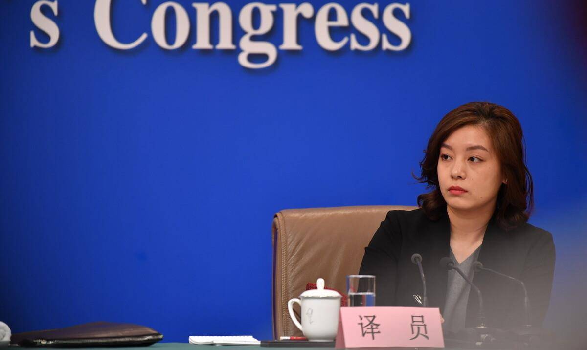 原创冷艳翻译张京在外交场上始终立于不败之地中式口音又何妨