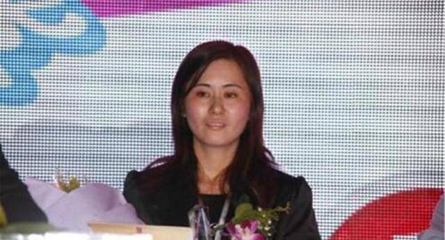 妻子亲眼目睹丈夫跳楼,含泪接管公司,10年将10亿遗产变成260亿_陈金霞