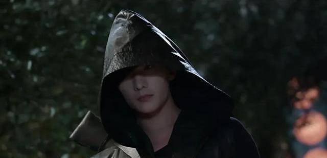 盗墓笔记青铜门中有什么张起灵是怎么在青铜门中活下来的