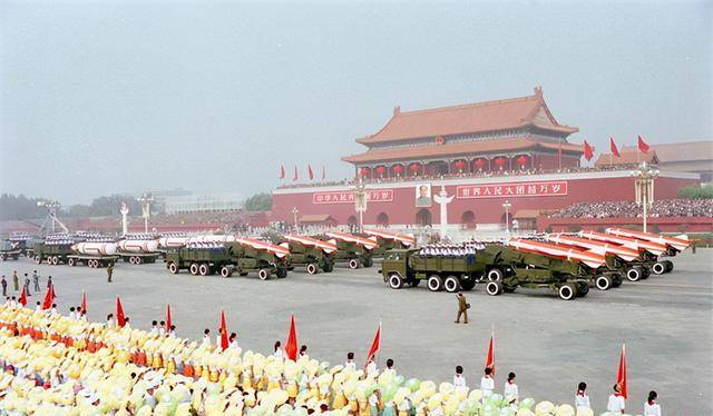 1984年,秦基伟担任国庆35周年大阅兵总指挥,副总指挥?