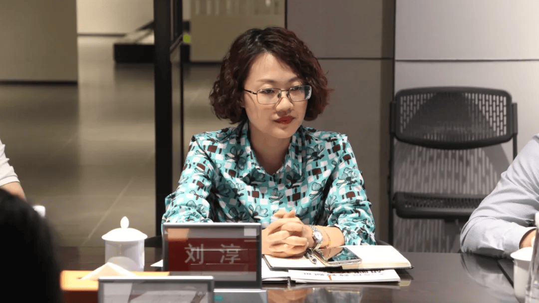 在座谈会上,白云区投资促进局副局长林志锋首先介绍了白云区的基本