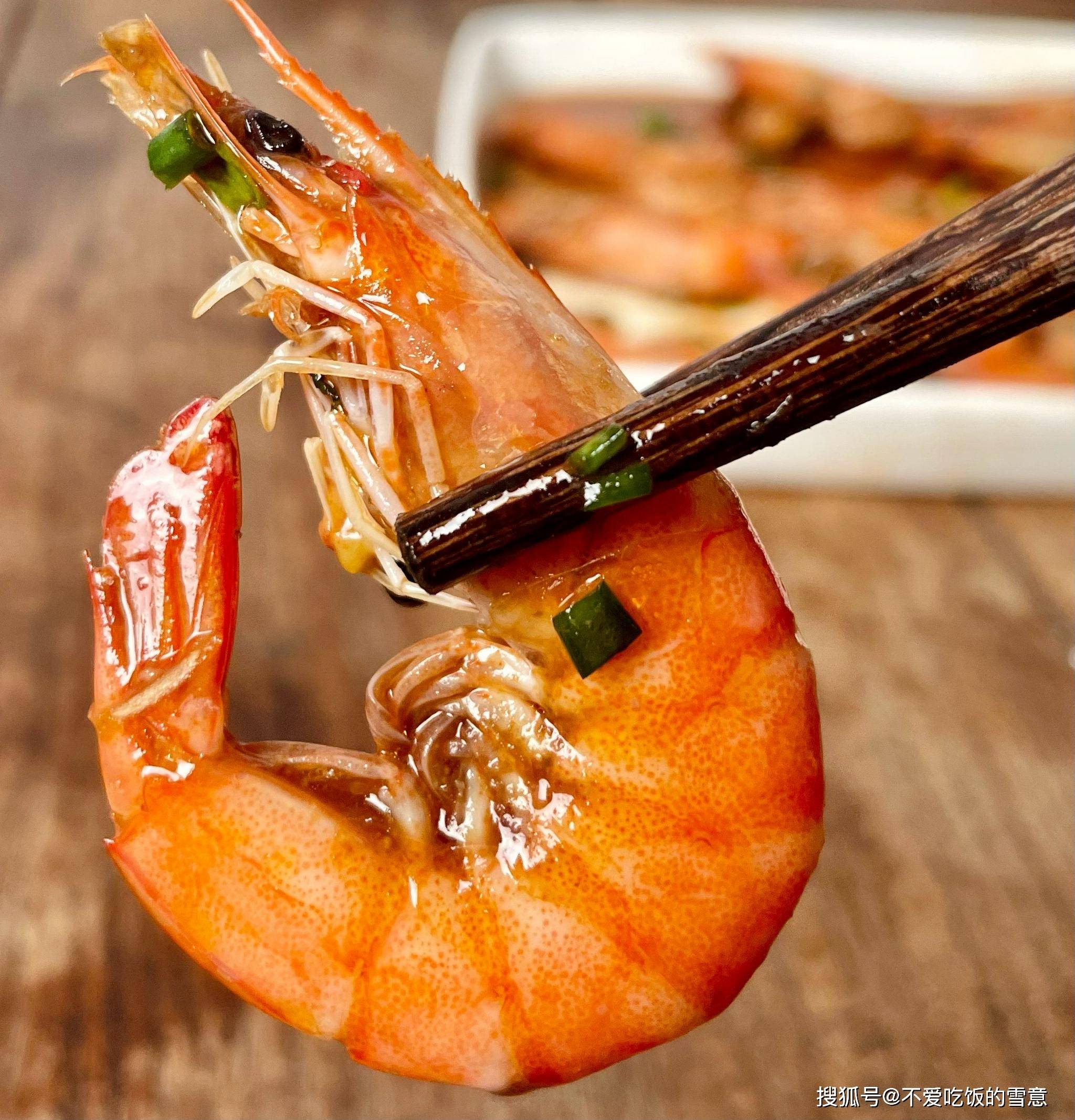 《油焖大虾:鲁菜经典,鲜美传承》