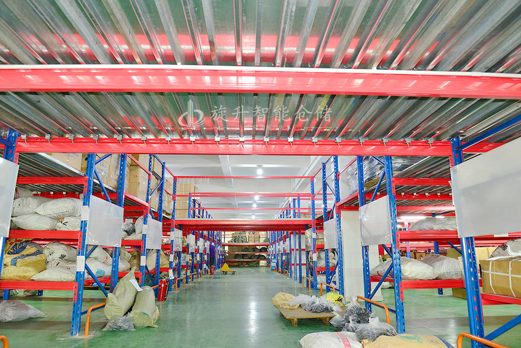 五金厂家仓库批量小物件可以使用阁楼货架吗?_旋升智能仓储