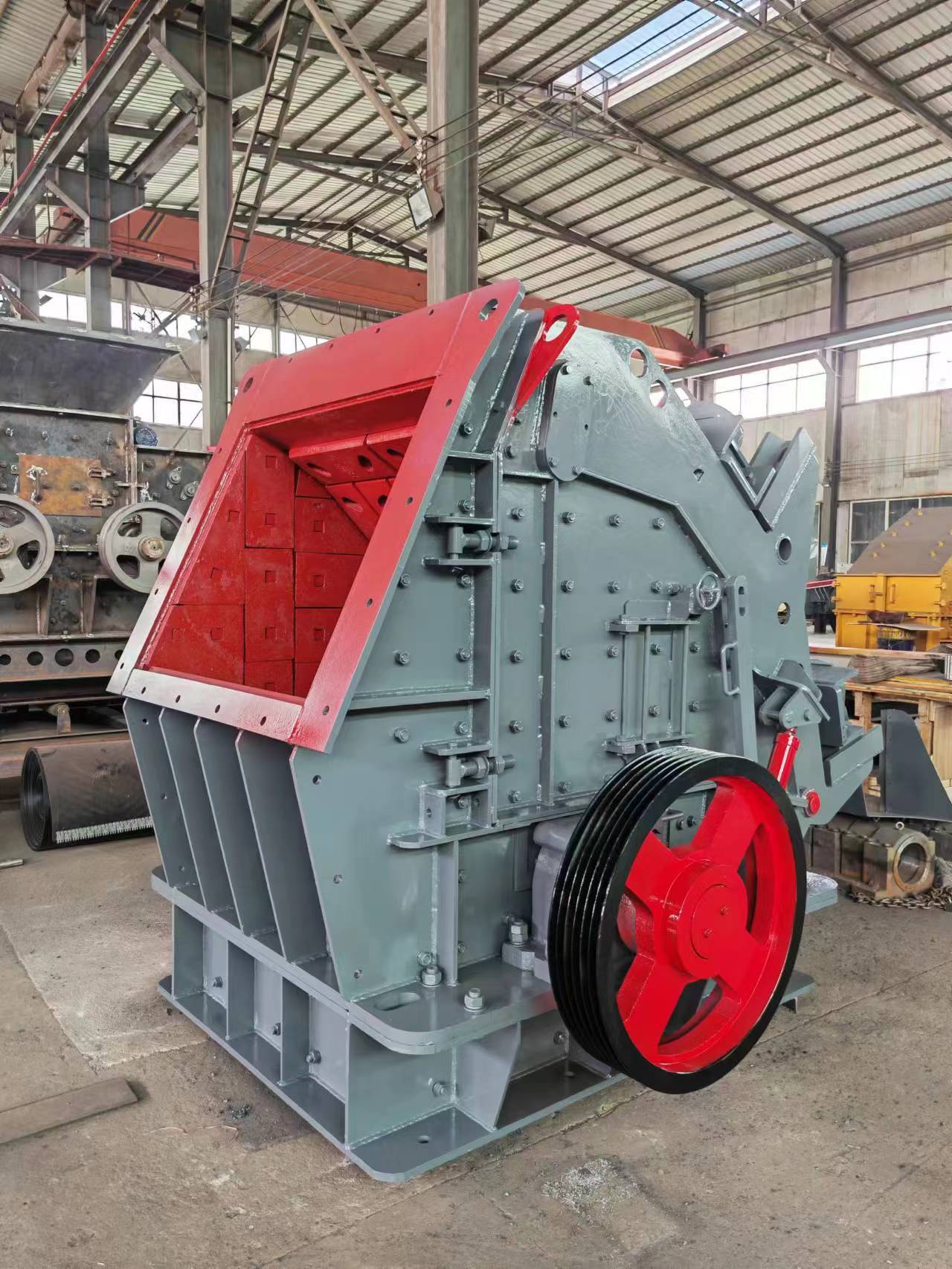 二破细碎-反击式破碎机 粒形相当好