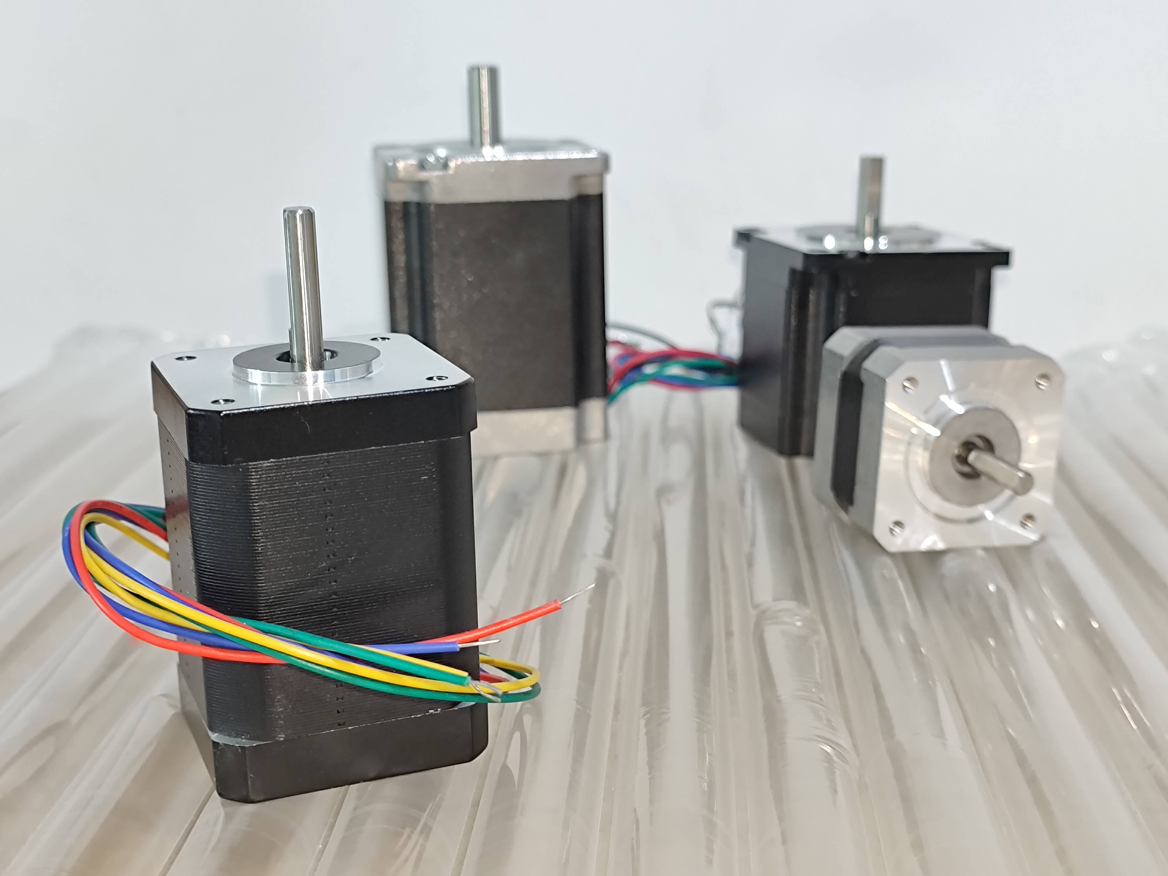  /p> p>步进电机因其高扭矩和低速特性,在实验室自动化和半导体处理等