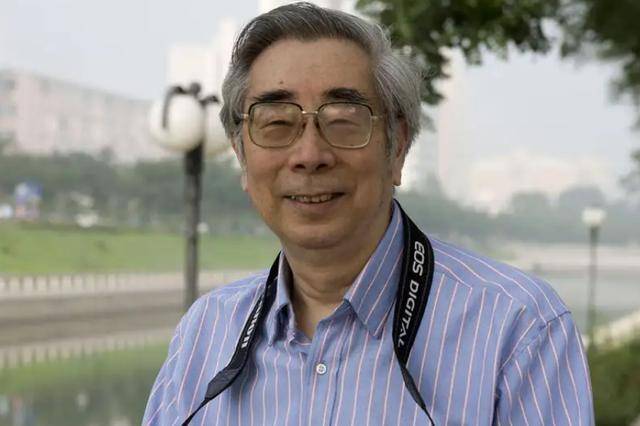 儿子当高官,远房亲戚是明星,如今家喻