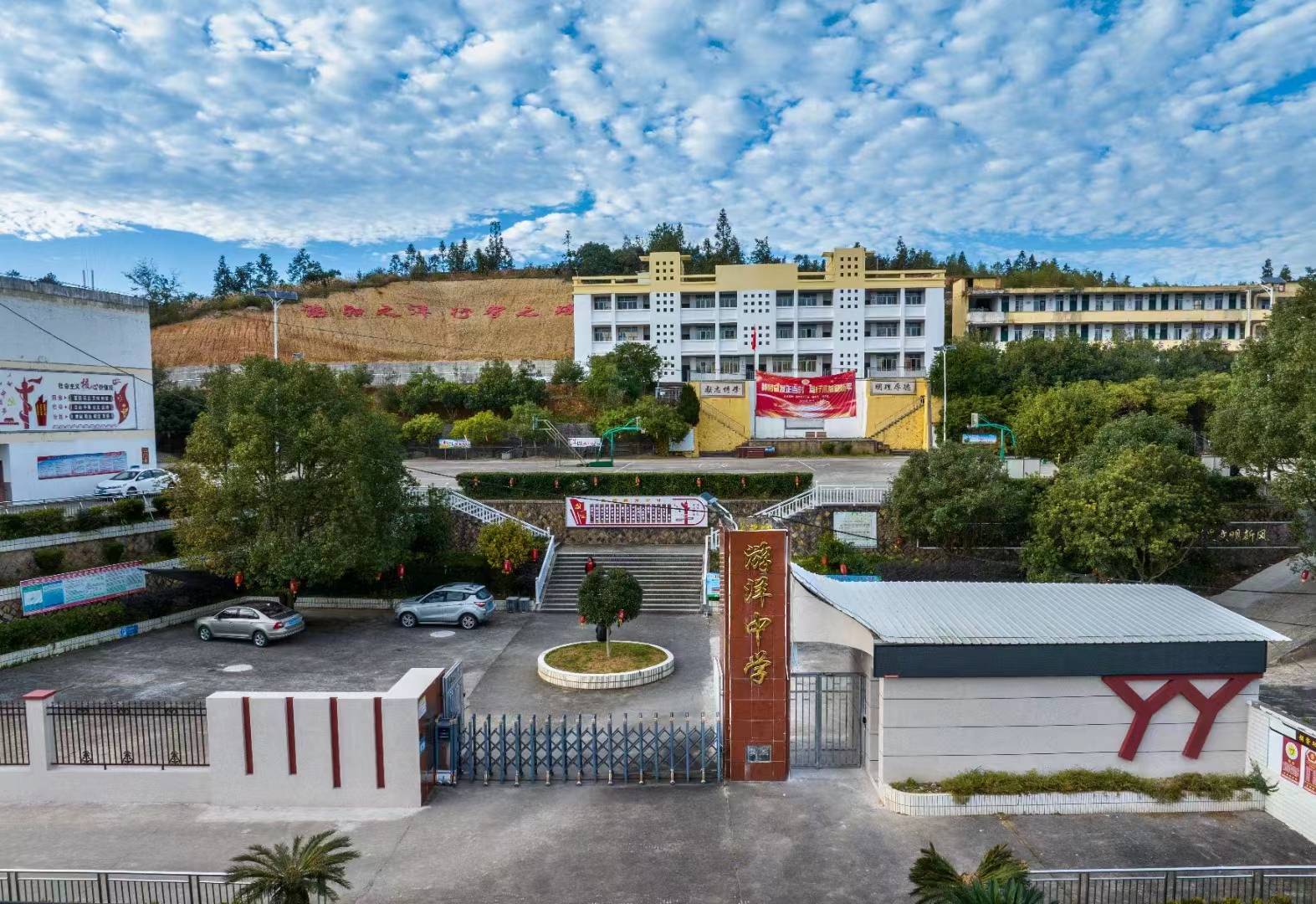 0594莆猫鞋业集团爱心助学,捐赠游洋中学首批物资送达