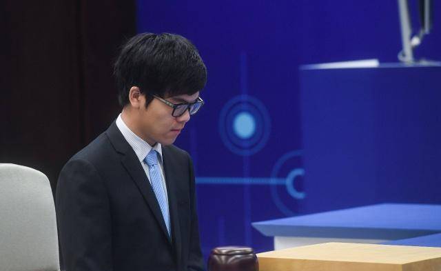 柯洁获第7个世界冠军,自称为国足复了仇,网友注意力却在房贷上_围棋