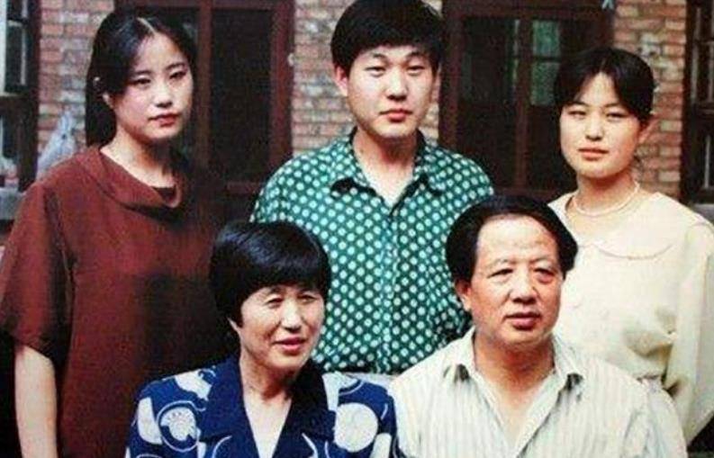 孔繁森逝世快27周年,殉职时年仅50岁,他的三个子女如今何在?