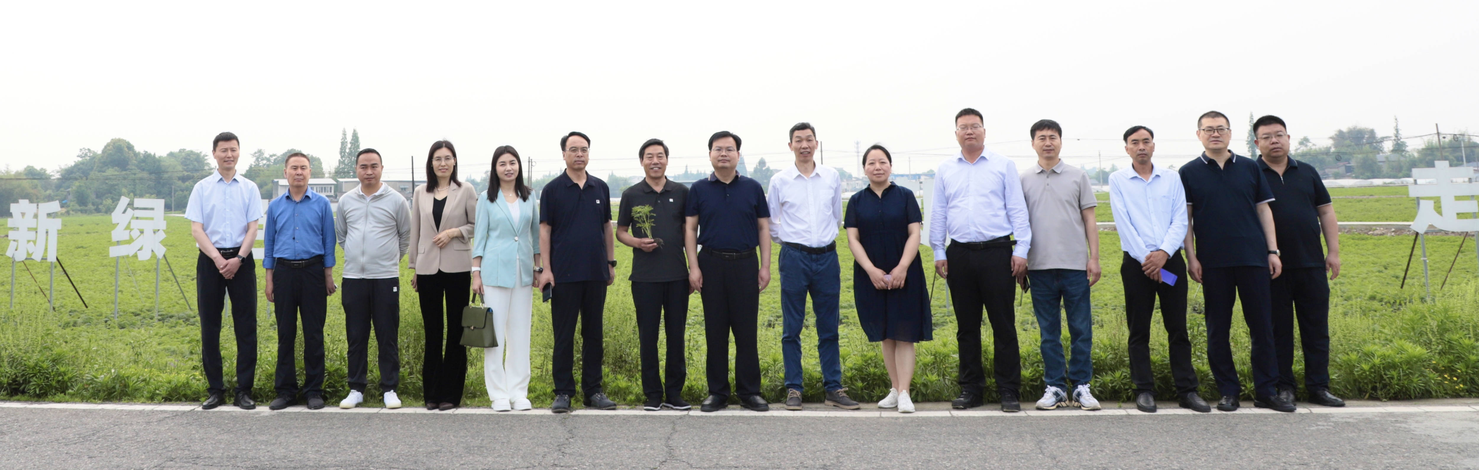 4月28日,河南省洛阳市嵩县先进制造业开发区党工委书记吕海泳率队莅临