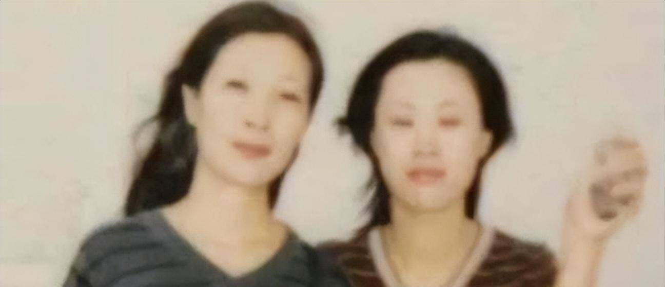 警方调取了案发当晚凌小娟的通话记录,发现那天晚上她不光给凌小云打