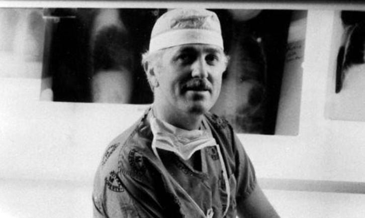 1984年,美国母亲不顾谴责,为初生女儿移植狒狒心脏,后来如何