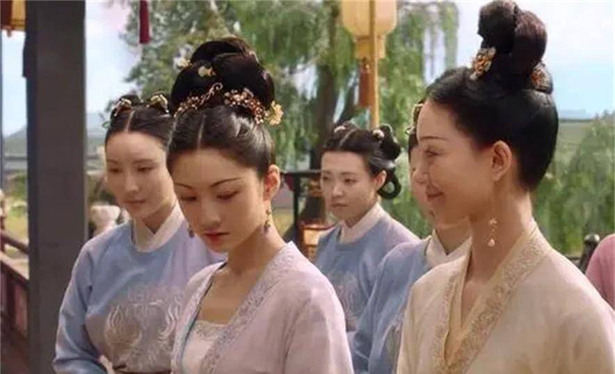 宋朝一尼姑伺候皇帝洗澡,皇帝当晚临幸了她,不料生出一千古明君
