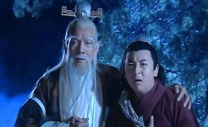 张三丰搞不定百损道人,是谁杀了那魔头?答案藏在紫衫龙王身上