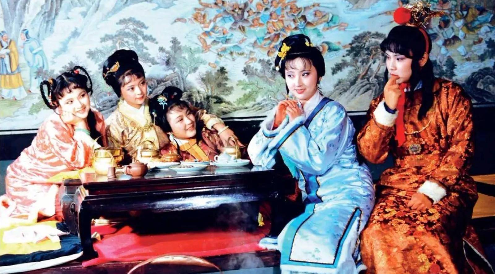 作为金陵十二钗之首,薛宝钗为何自降身份,改嫁无恶不作的贾雨村