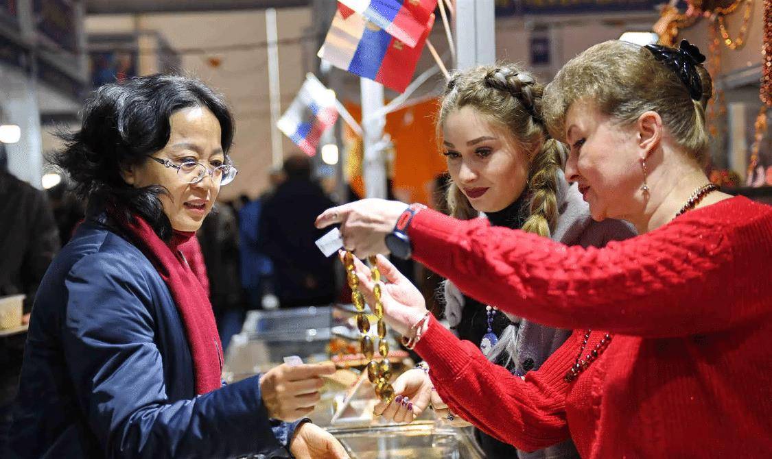 中国网友有多强大?俄罗斯工厂接到上亿订单,把机器给累趴了