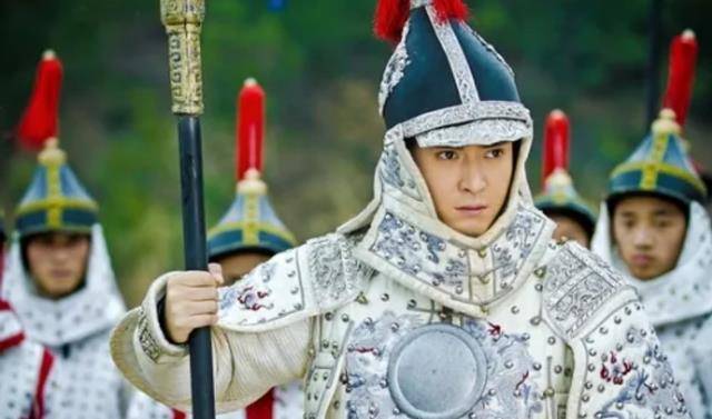 顺治封多尔衮为叔父摄政王,正值李自成退入山陕,张自忠入四川,残明在