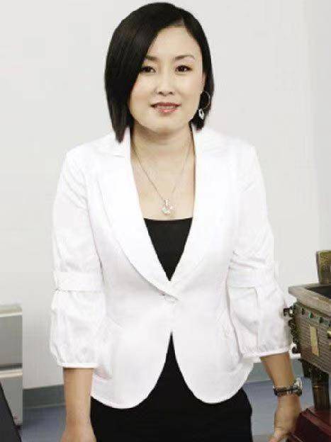 巨人网络董事,总裁刘伟(图源:网络)他先是拿起游戏,没日没夜地玩了