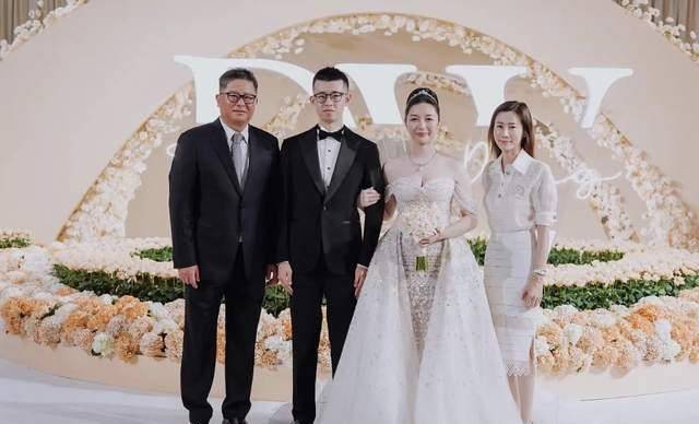 丁思榕是丁世家的儿子,被称为安踏的大公子.