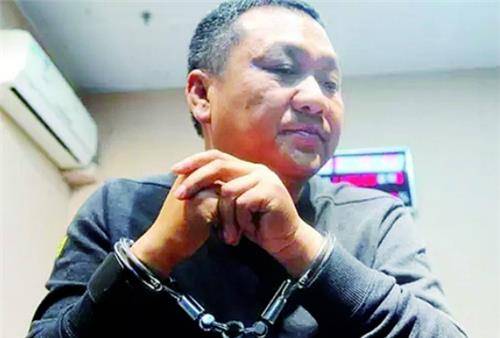 他亡命天涯16年,娶4位妻子生12个子女,靠赃款打拼出几个亿身家