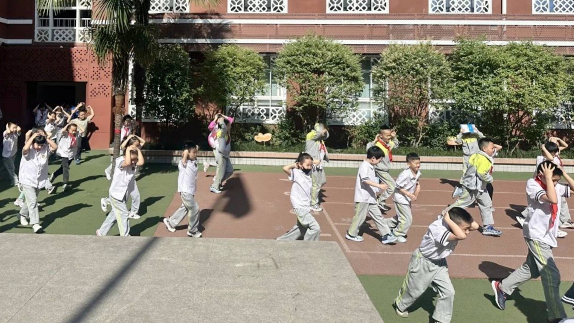 碑林区振兴路小学开展防震减灾应急疏散演练 为师生的生命安全保驾