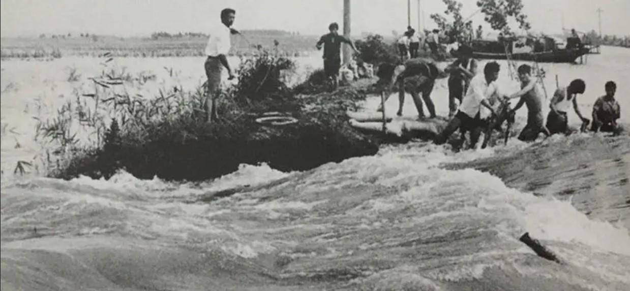 史上最惨水库垮坝悲剧,1975河南发生特大洪灾,造成2.6万人遇难