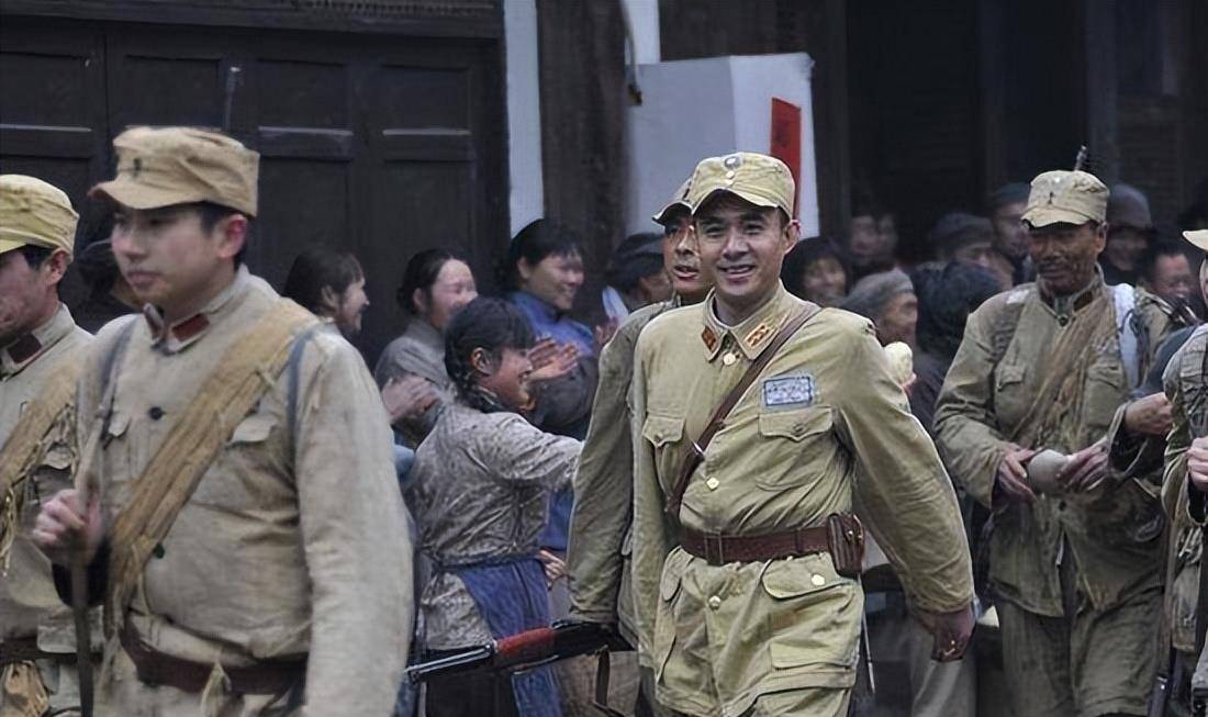 1950年客人点名要吃一菜一汤,老板娘闻言落泪:你们认识我丈夫