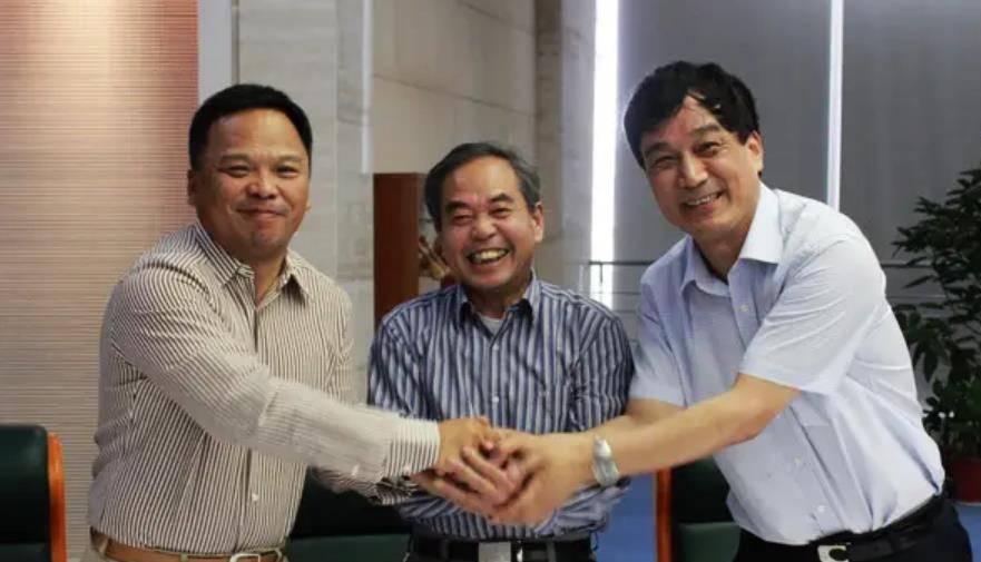 花1亿给员工包车,20年没人离职!他跟996对着干,却年入226亿