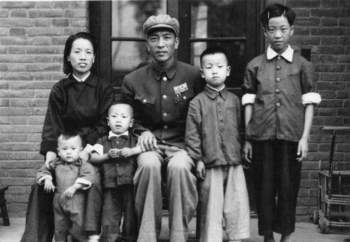 1955年一位将军未授衔,他曾是武林高手,1个团阻击15个团